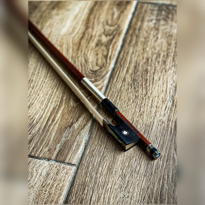 Götz Bogen für Violine 4/4, gutes Fernambuk, BO-70-4_4