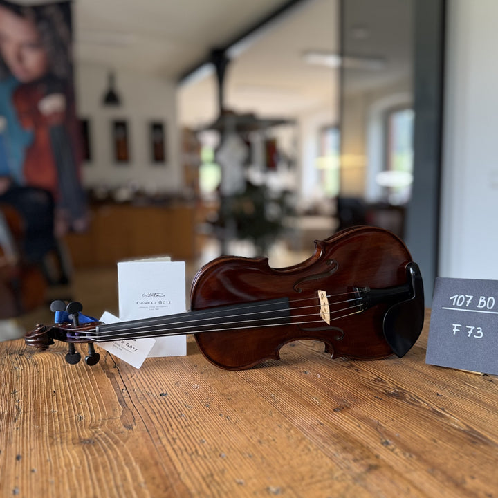 Götz Geigengalerie – Violine Einzelstück F73, Perspektive