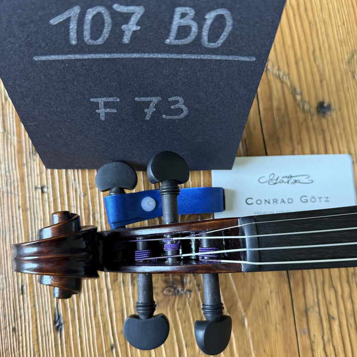 Götz Geigengalerie – Violine Einzelstück F73, Schnecke von oben