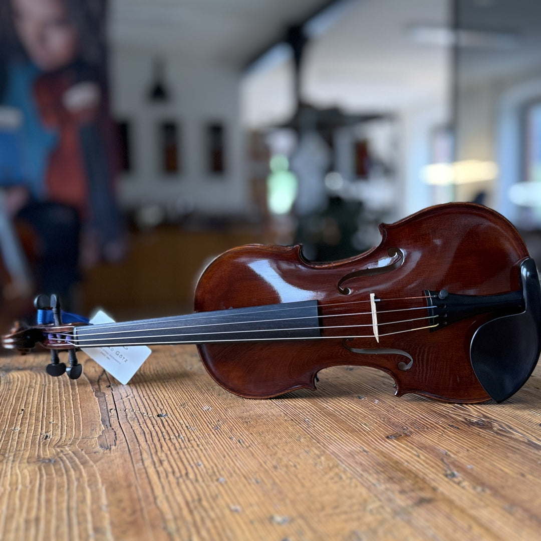 Götz Geigengalerie – Violine Einzelstück D10, Perspektive ohne Schild