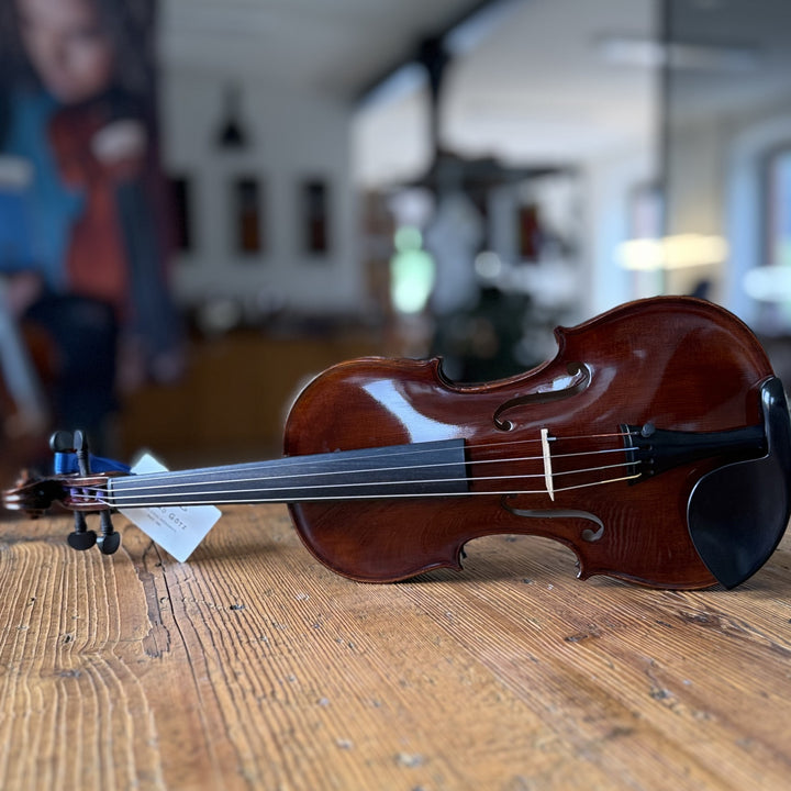 Götz Geigengalerie – Violine Einzelstück D10, Perspektive ohne Schild