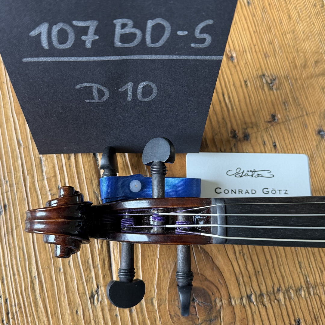 Götz Geigengalerie – Violine Einzelstück D10, Schnecke von oben