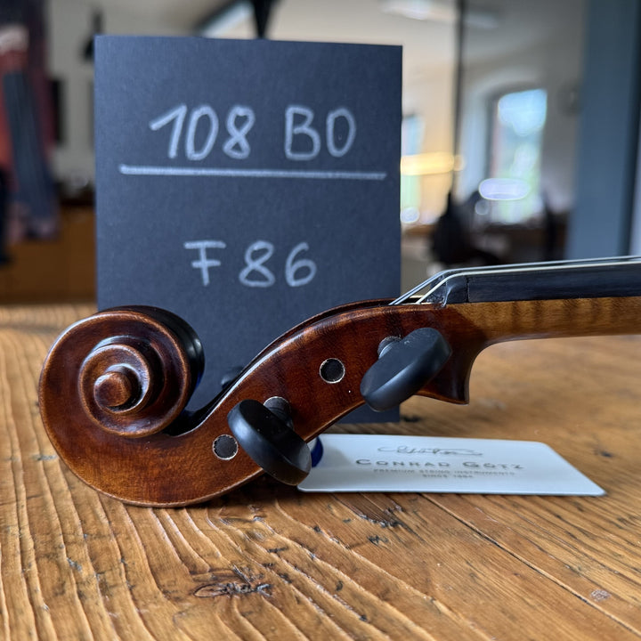 Götz Geigengalerie – Violine Einzelstück F86, Schnecke seitlich