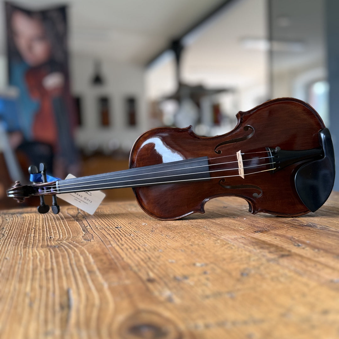 Götz Geigengalerie – Violine Einzelstück F86, Perspektive ohne Schild
