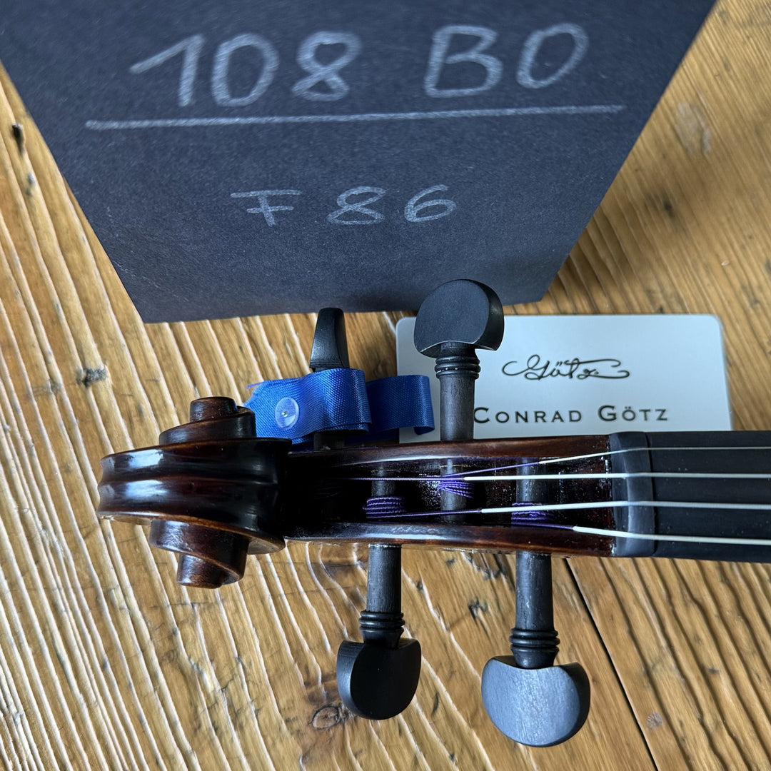 Götz Geigengalerie – Violine Einzelstück F86, Schnecke von oben