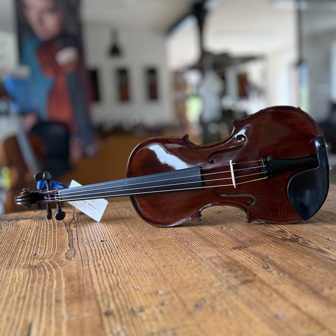Götz Geigengalerie – Violine Einzelstück C23, Perspektive ohne Schild