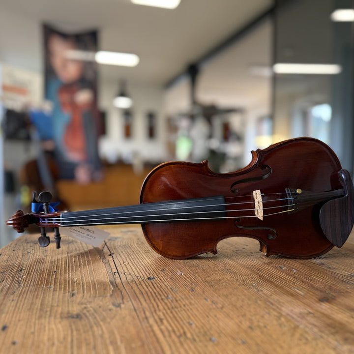 Götz Geigengalerie – Violine Einzelstück G1, Perspektive ohne Schild