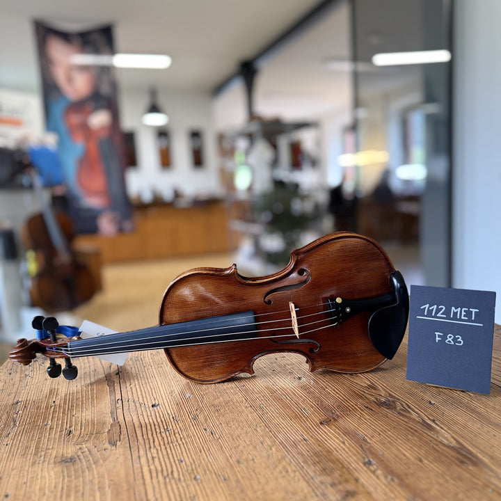Götz Geigengalerie – Violine Einzelstück F83, Perspektive