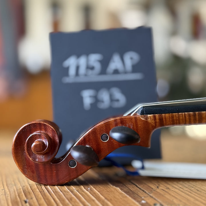 Götz Geigengalerie – Violine Einzelstück F93, Schnecke seitlich