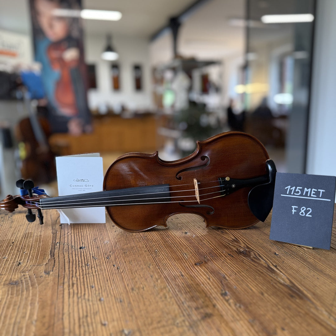Götz Geigengalerie – Violine Einzelstück F82, Perspektive