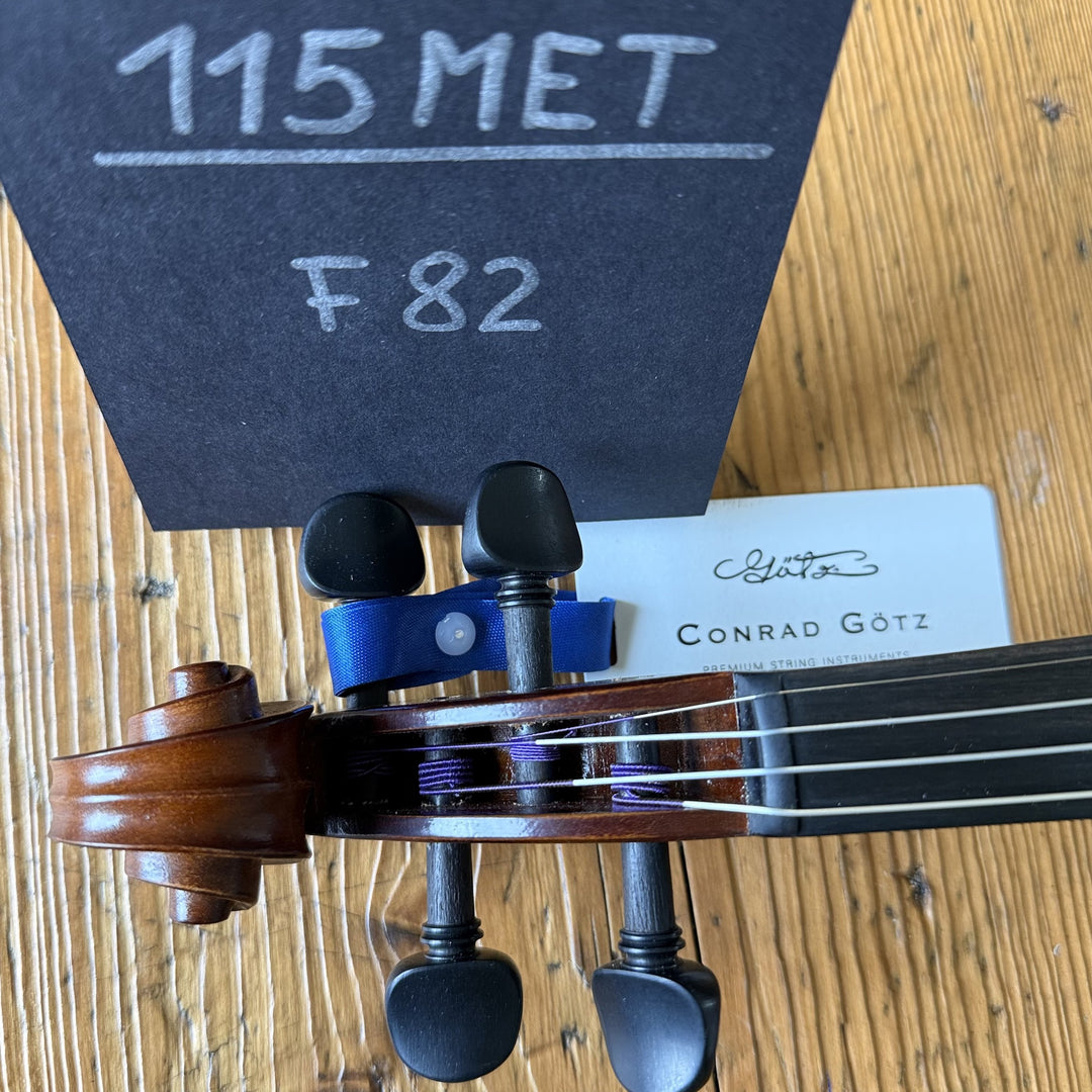 Götz Geigengalerie – Violine Einzelstück F82, Schnecke von oben
