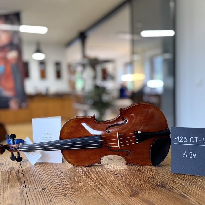 Götz Geigengalerie – Violine Einzelstück A94, Perspektive