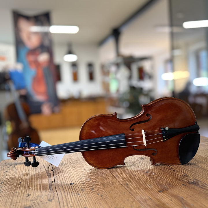 Götz Geigengalerie – Violine Einzelstück A94, Perspektive ohne Schild