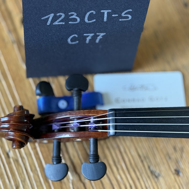 Götz Geigengalerie – Violine Einzelstück C77, Schnecke von oben