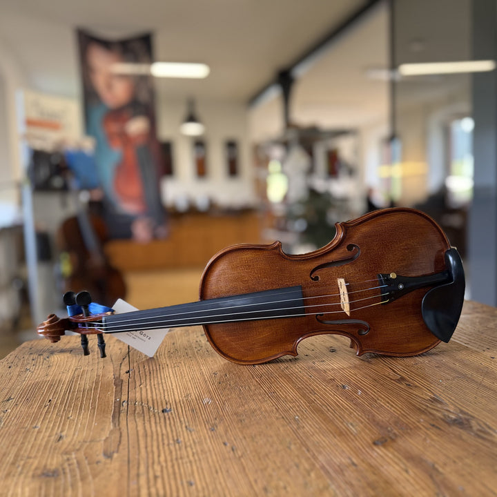 Götz Geigengalerie – Violine Einzelstück G9, Perspektive ohne Schild