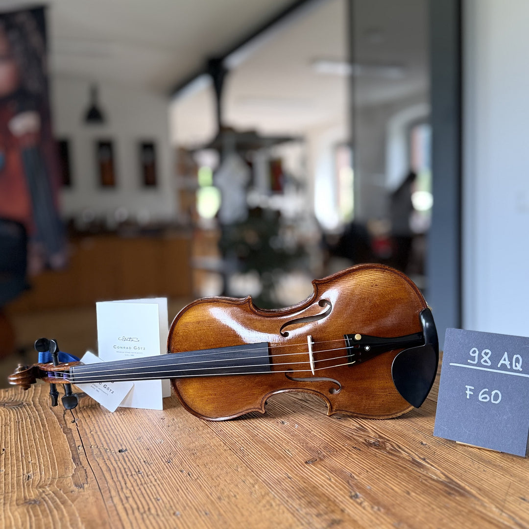 Götz Geigengalerie – Violine Einzelstück F60, Perspektive