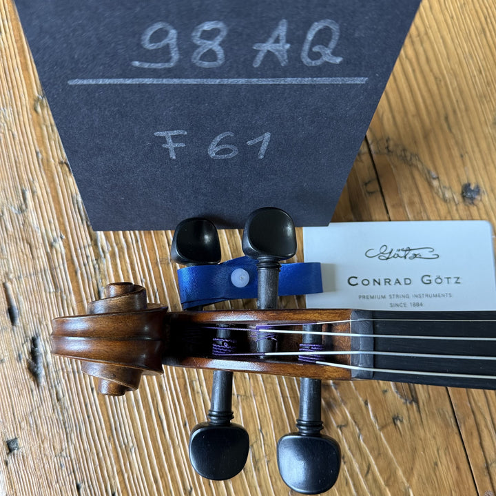 Götz Geigengalerie – Violine Einzelstück F61, Schnecke von oben